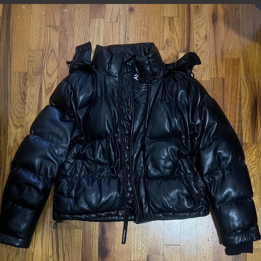 ARITZIA FAUX LEATHER CROPPED SUPER PUFF